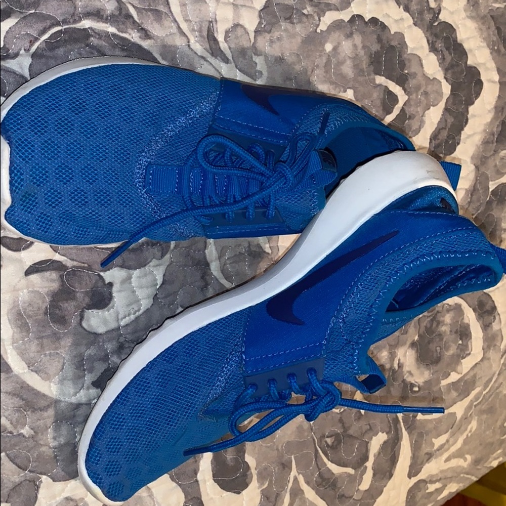 women’s Nike rejuvenate shoes! Size 7.5